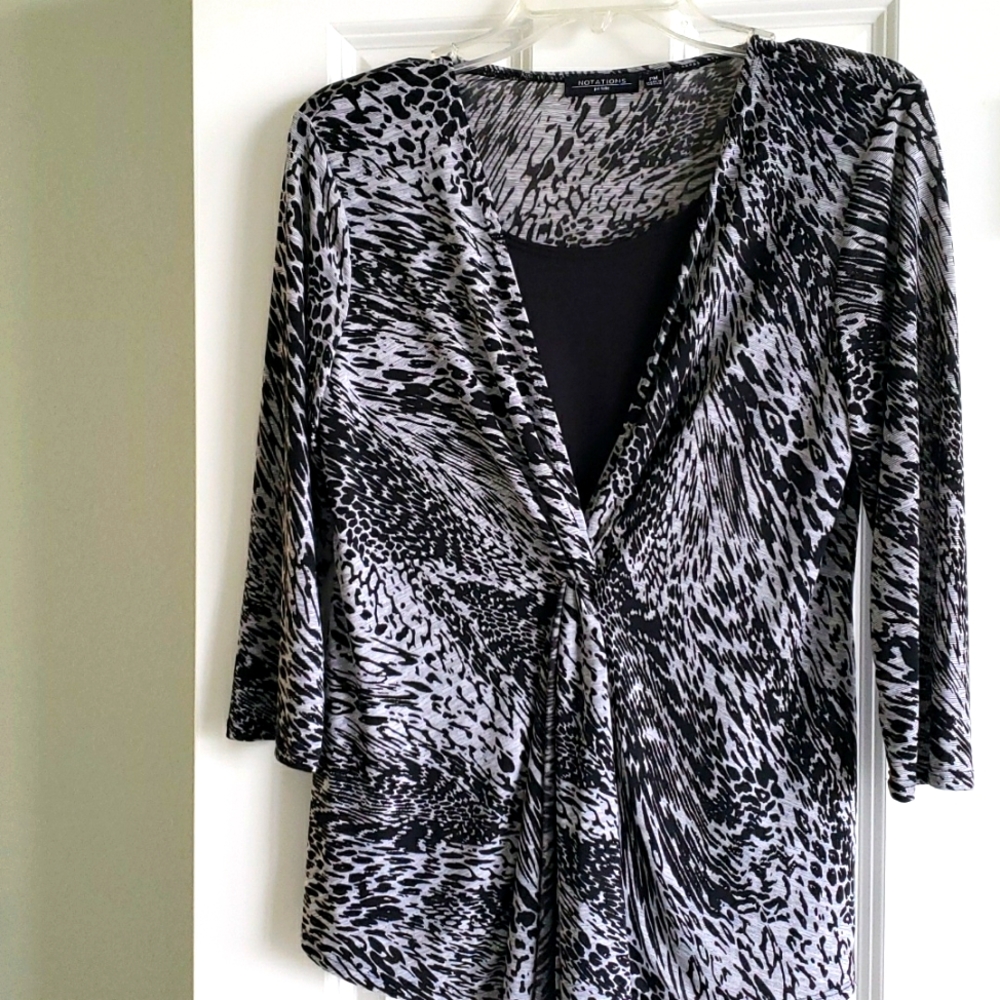 Ladies blouse by Notations, Size PM, black/grey animal print